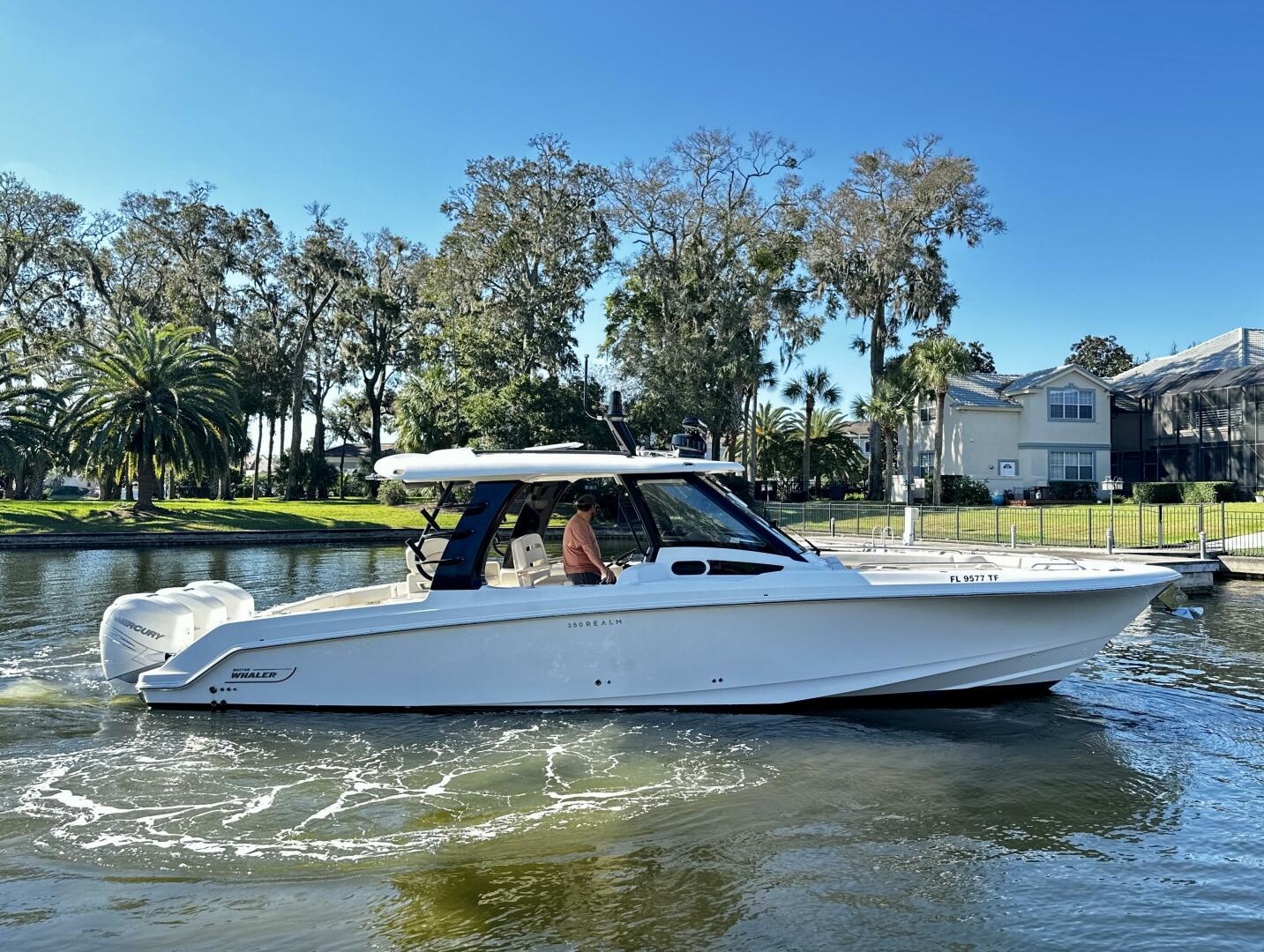 Boston Whaler 350 Realm 2022 Boston Whaler 350 Realm - Image 1
