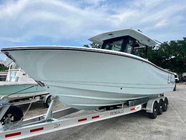 2025 Robalo 300 Robalo