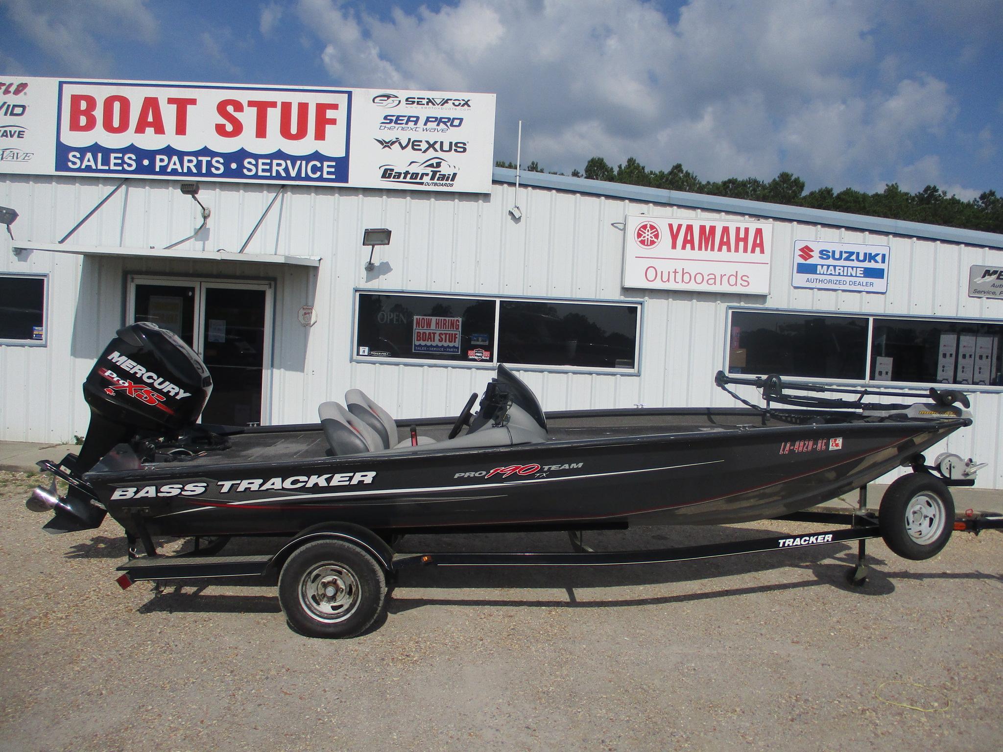 Bass Tracker PRO TEAM 190 2014 Bass Tracker PRO TEAM 190 boat outside dealership with Mercury engine.