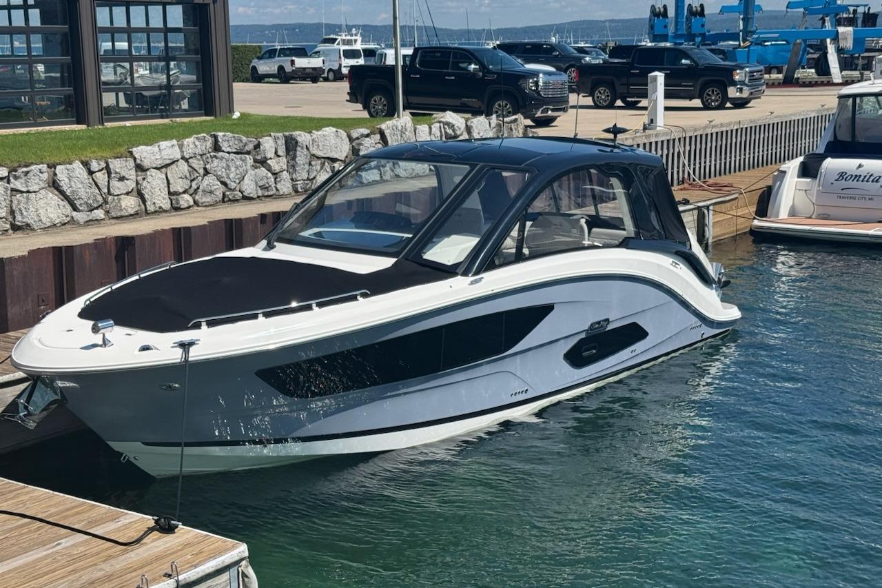 2023 Sea Ray Sundancer 370 Outboard