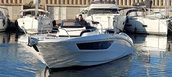 Sessa Marine Key Largo 27 FB 2022 Sessa Marine Key Largo 27 FB boat docked in a marina.