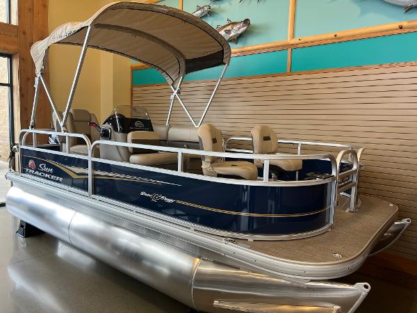 New 2023 Sun Tracker Fishin' Barge 22 DLX, 48821 Lansing - Boat Trader