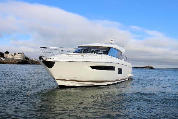 2018 Prestige 560 S