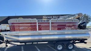 Sun Tracker Party Barge 20 DLX 2025 Sun Tracker Party Barge 20 DLX pontoon boat on trailer at dealership.