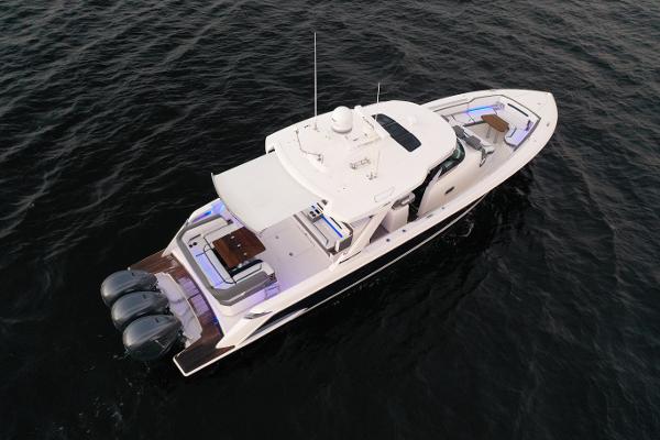 Tiara Yachts 43 LS 2020 Tiara Yachts 43 LS cruising on open water, showcasing sleek design and powerful engines.
