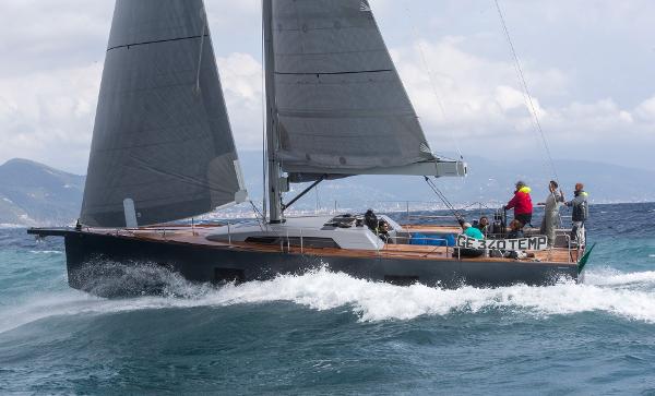 2014 Advanced Yachts Advanced 44
