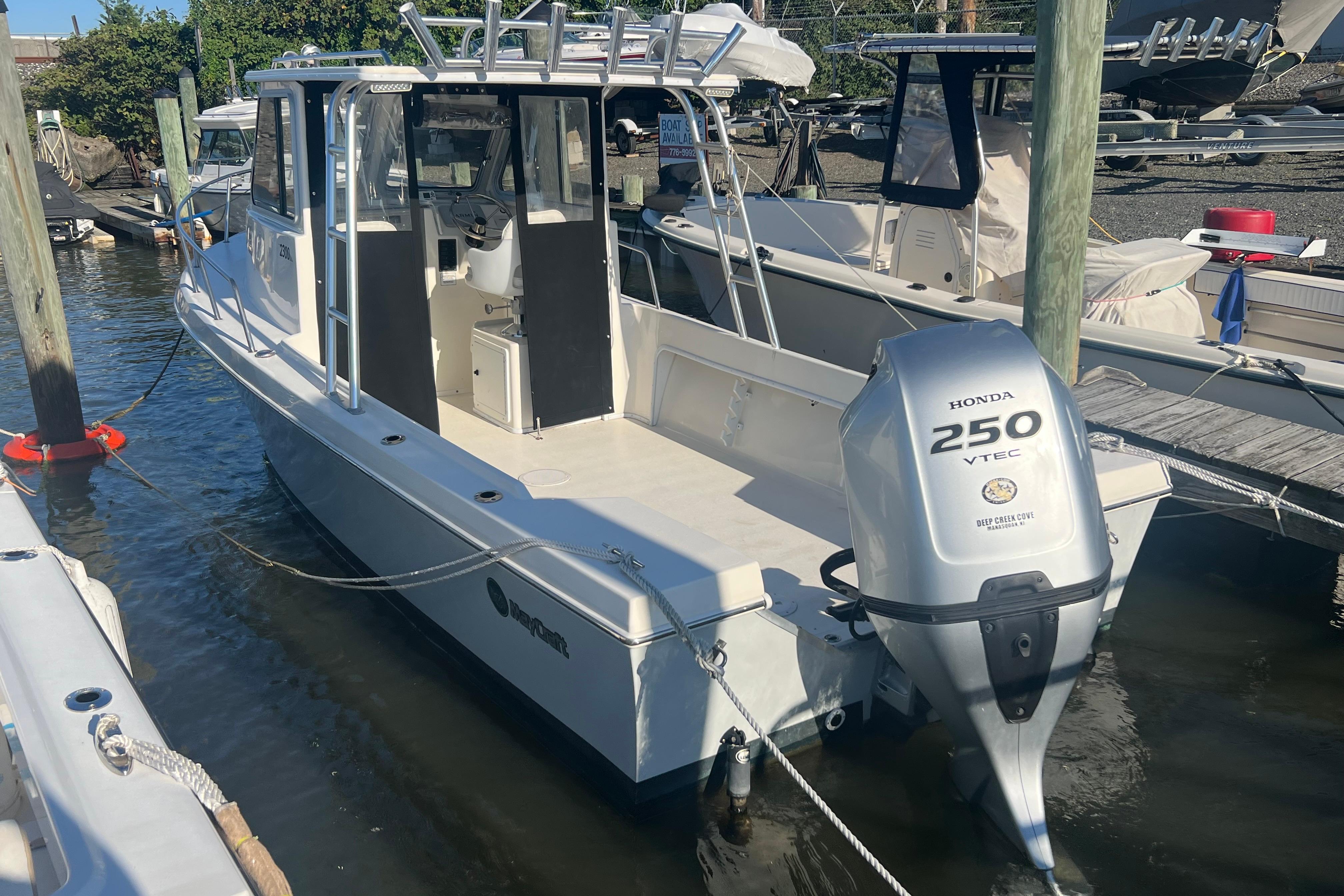 2022 May-Craft 2300 Pilot House