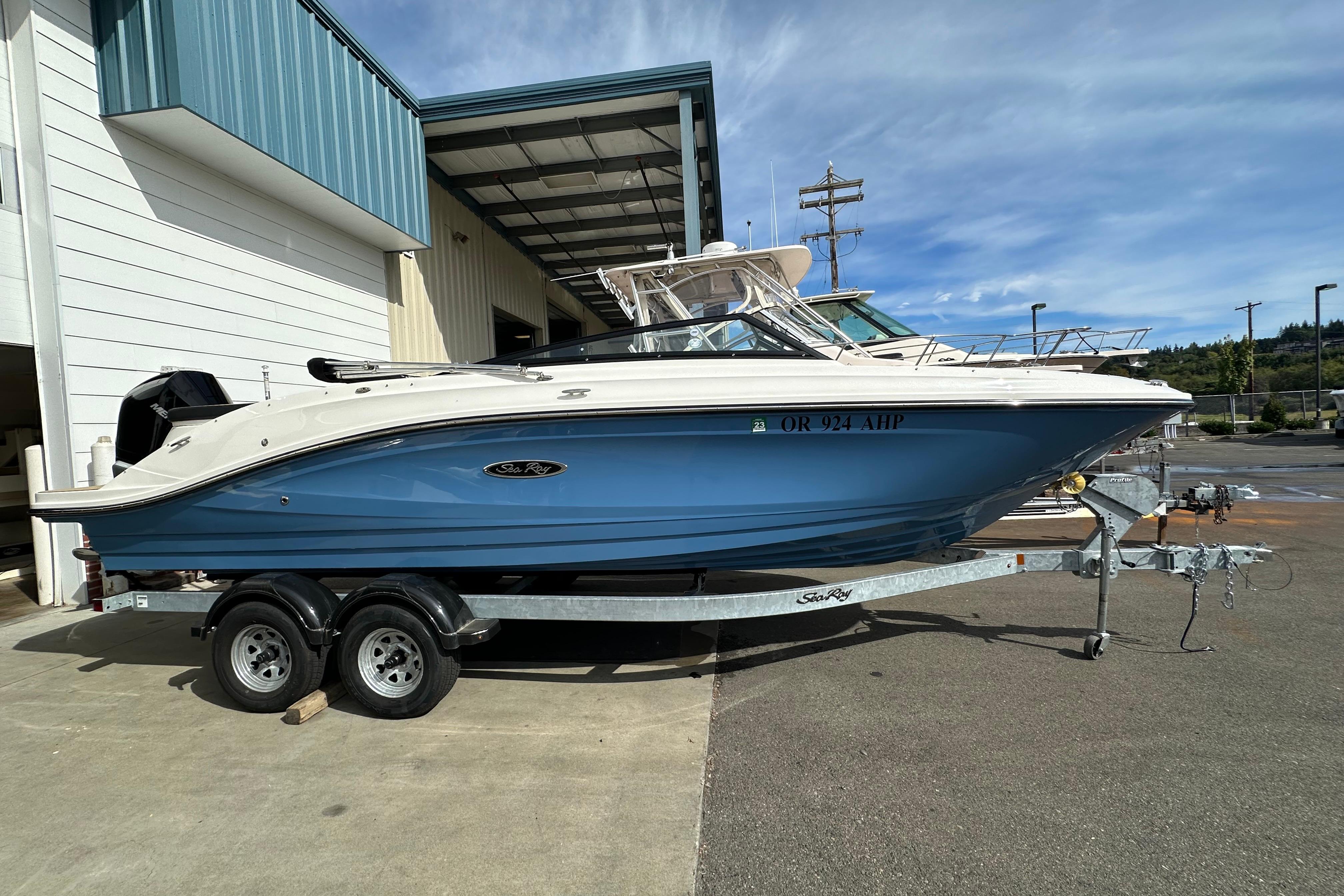 2023 Sea Ray SPX 230 Outboard