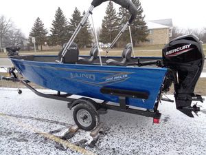 Lund 1650 Angler Tiller 2024 Lund 1650 Angler Tiller boat with Mercury engine on a snowy day.