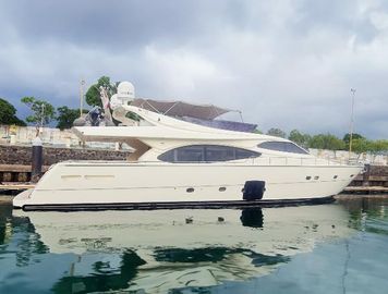 2009 Ferretti Yachts 780