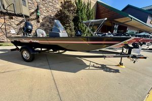 Tracker Bass Tracker Classic XL 2026 Tracker Bass Tracker Classic XL boat on trailer, displayed outdoors.