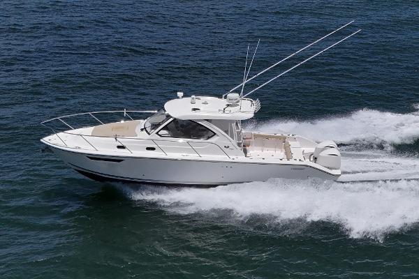 2017 Pursuit 325 OS