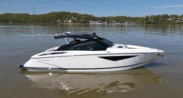 Cobalt A36BR Stbd profile