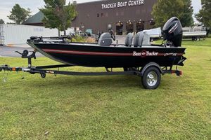 Tracker Bass Tracker Classic XL 2026 Tracker Bass Tracker Classic XL boat on trailer at Tracker Boat Center.
