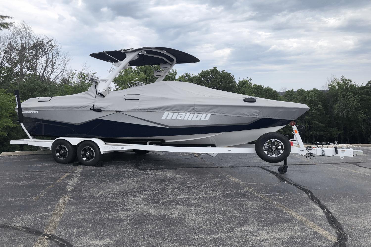 2022 Malibu 25 LSV
