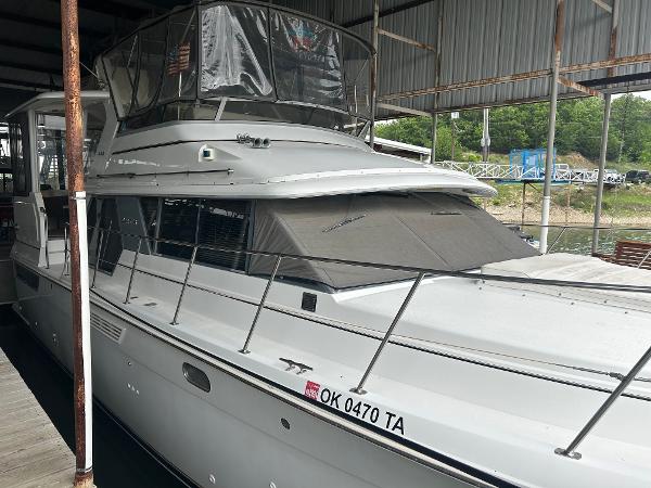 1996 Carver 440 Aft Cabin Motor Yacht