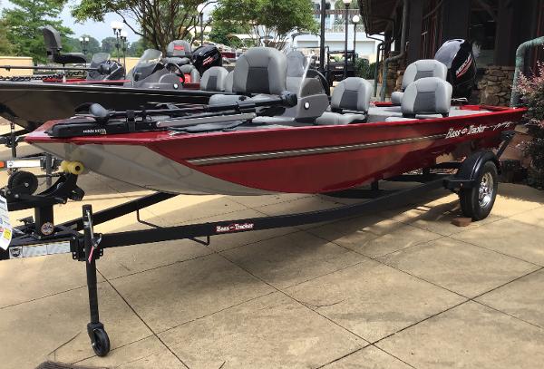 Tracker Bass Tracker Classic XL 2025 Tracker Bass Tracker Classic XL boat, red exterior, on a trailer, parked outdoors.