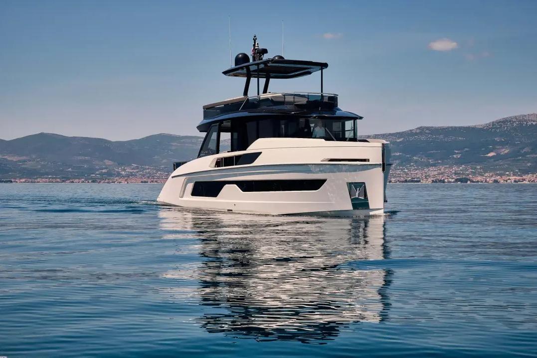 2025 Explorer 62