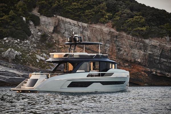 2025 Explorer Motor Yachts 62