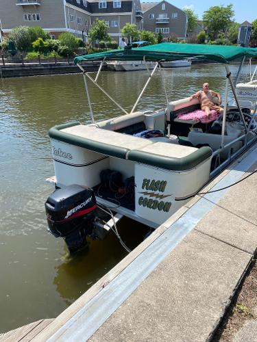 2001 Tahoe Pontoon Grande