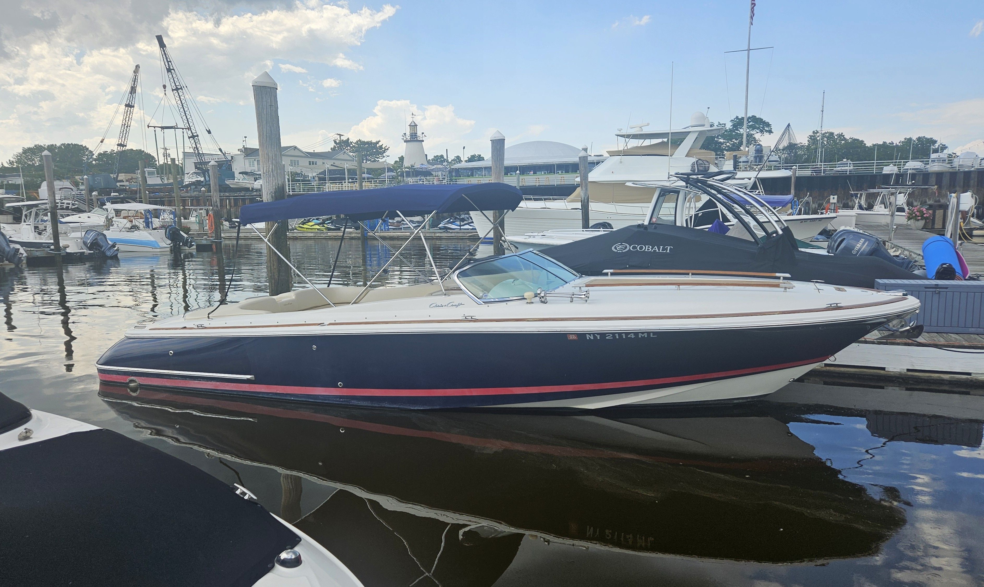 Chris-Craft 28 Corsair 2006 Chris-Craft 28 Corsair boat docked at a marina with other vessels.