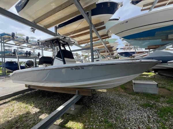 Boston Whaler 250 Dauntless 2023 Boston Whaler 250 Dauntless boat on storage rack, side view.