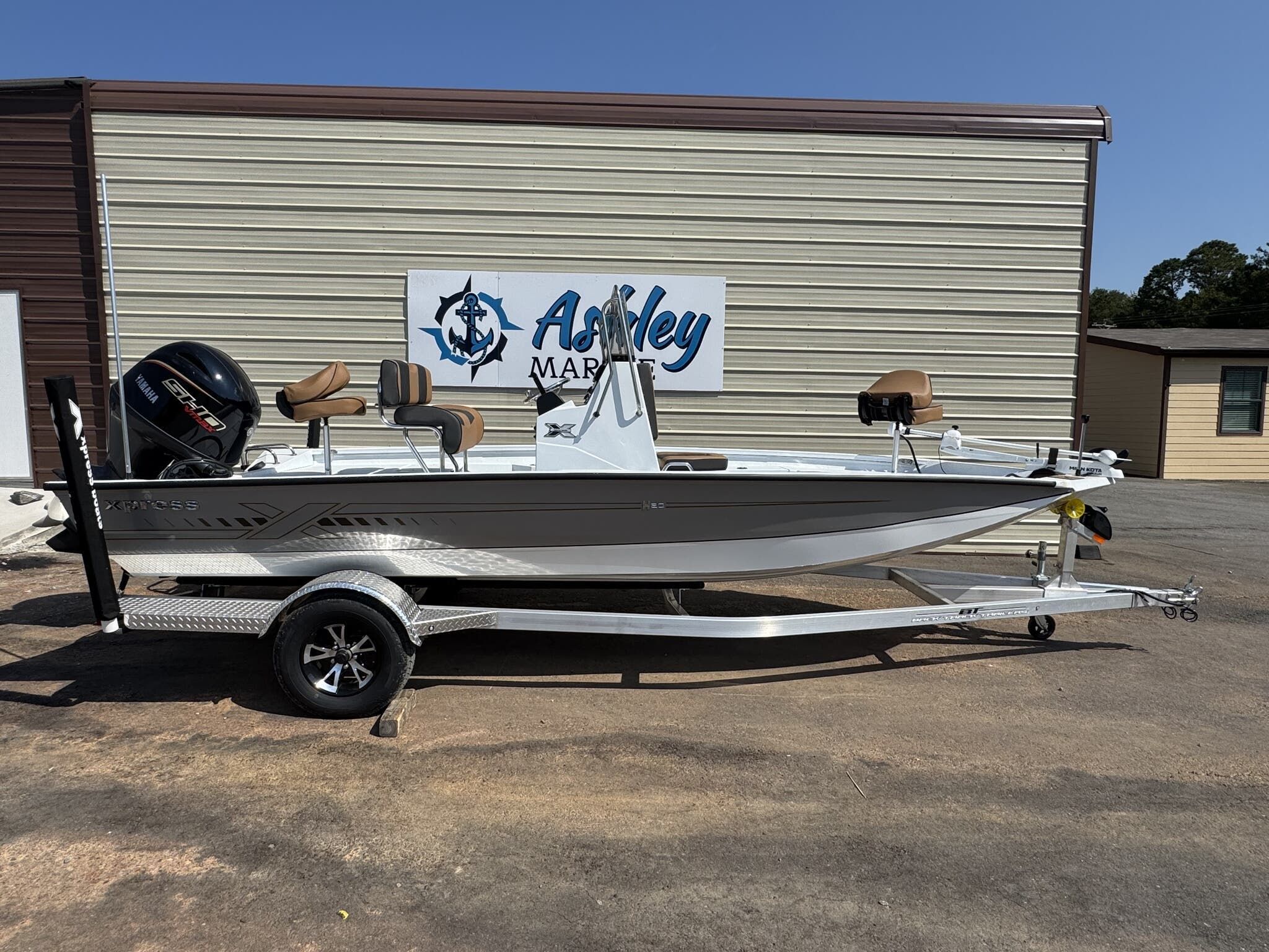 2026 Xpress H20B Bay