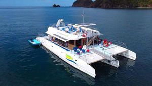 Trimaran DC76 2025 Trimaran DC76 yacht on calm ocean, featuring spacious deck and modern design.