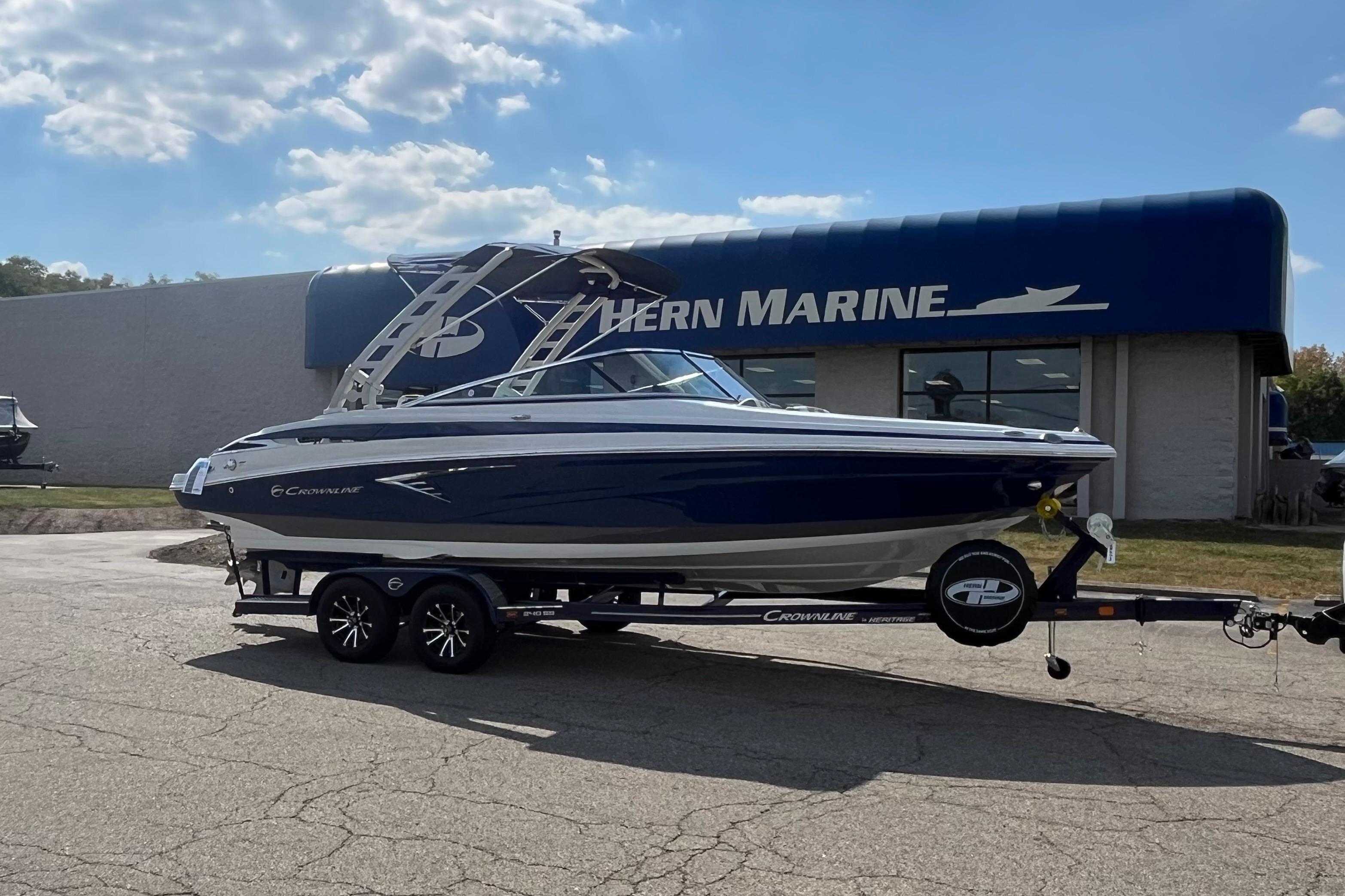 2025 Crownline 240 SS