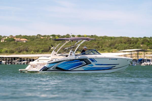 2018 Cobalt R7 Surf