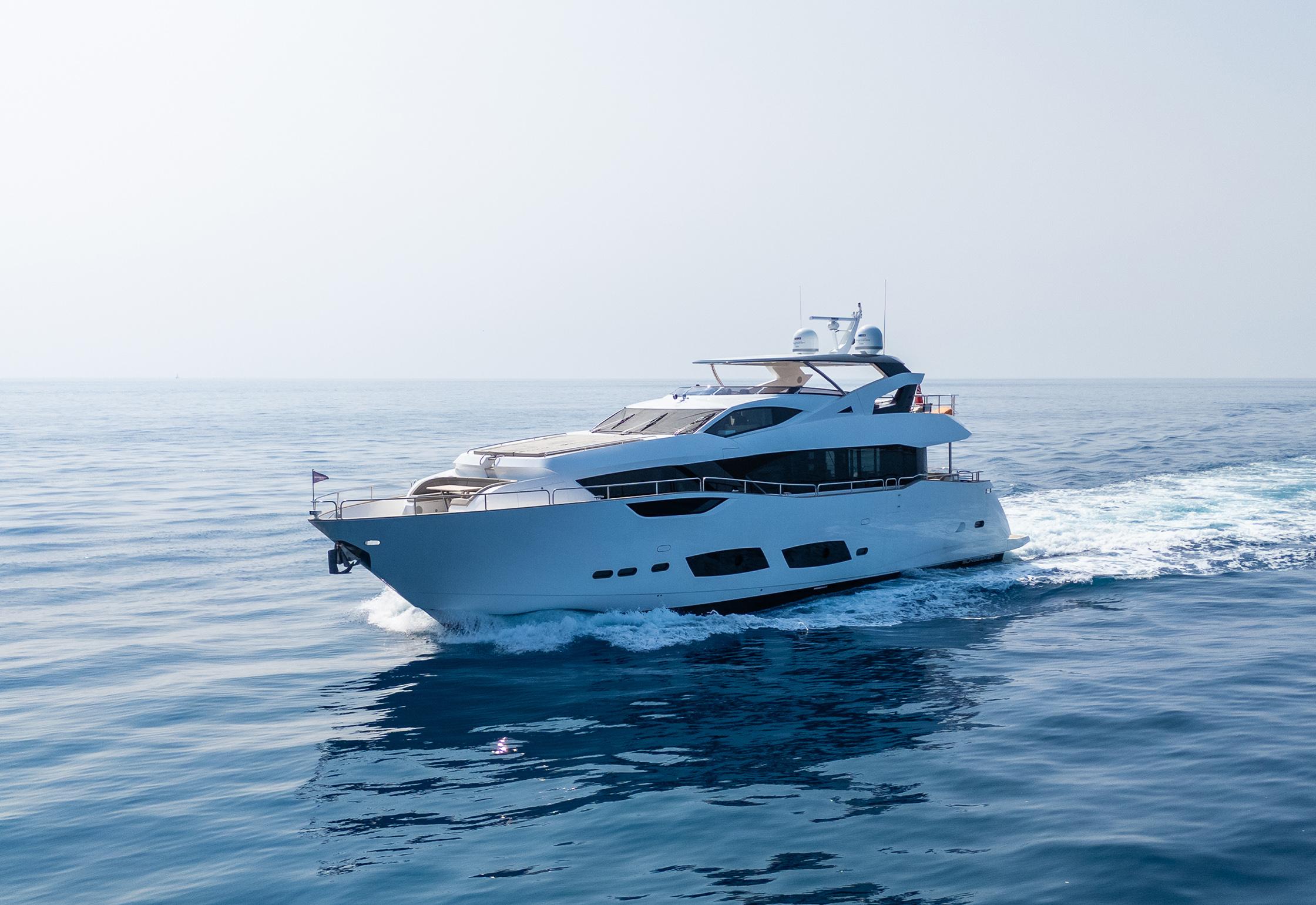 2023 Sunseeker 95 Yacht
