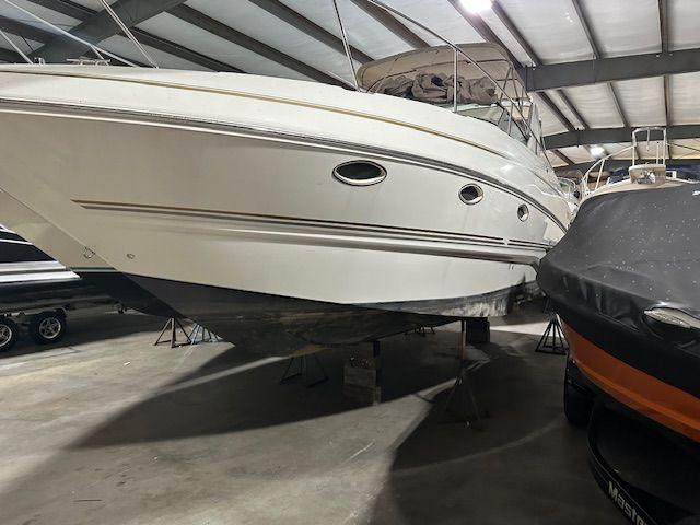 Larson Cabrio 310 Mid-Cabin Image 1
