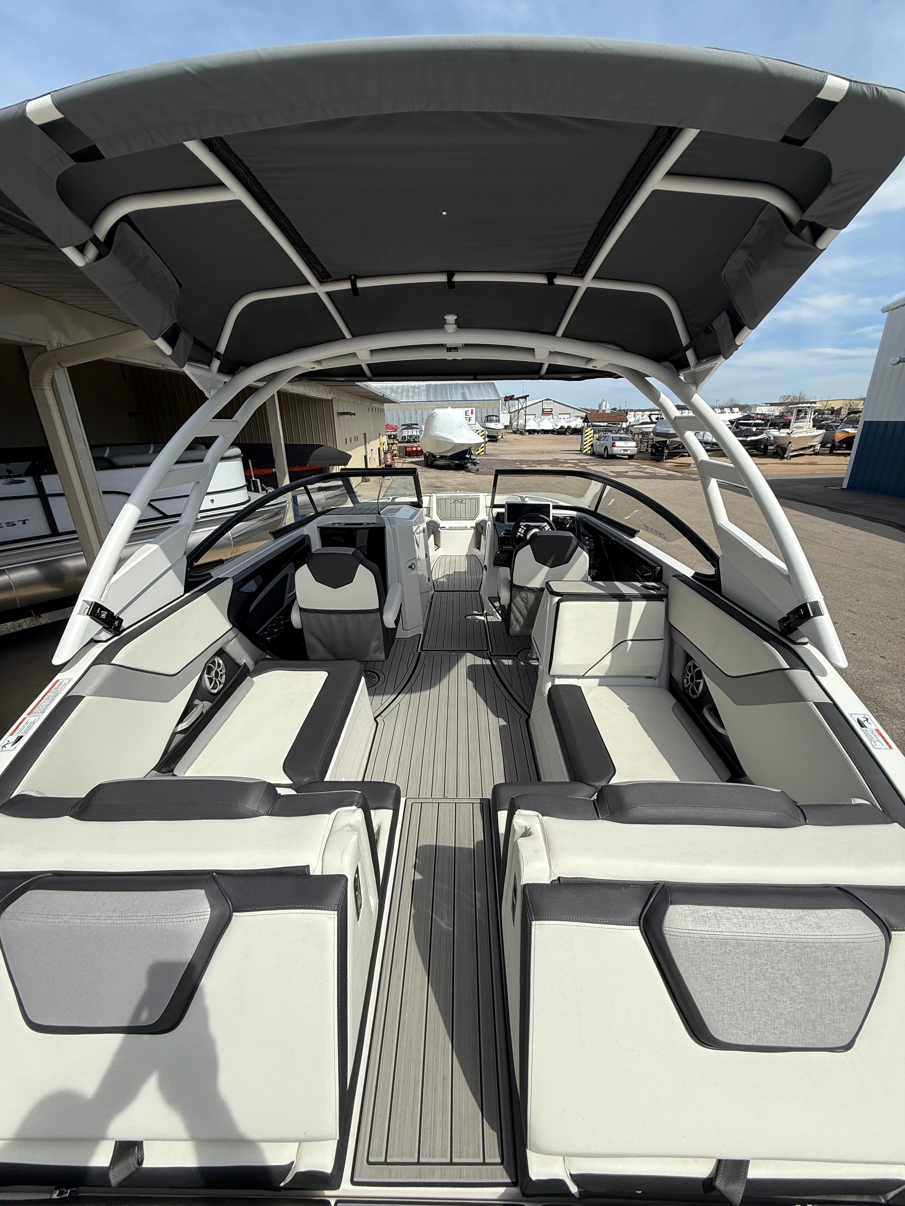 2023 Yamaha Boats Y252SD