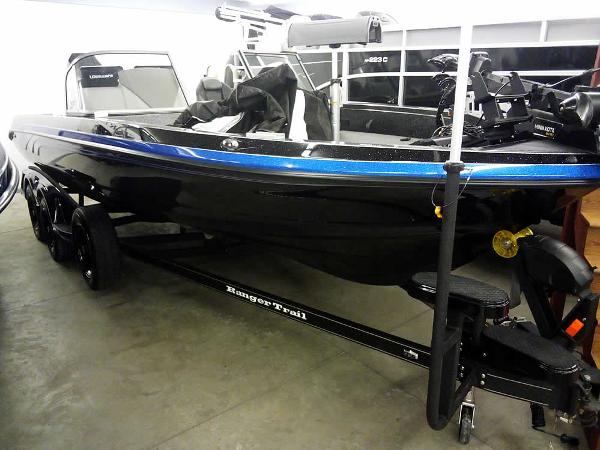 Ranger 622FS Pro DC 2024 Ranger 622FS Pro DC boat on trailer, black with blue accents, in showroom.