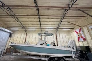 2019 Boston Whaler 240 Dauntless Pro
