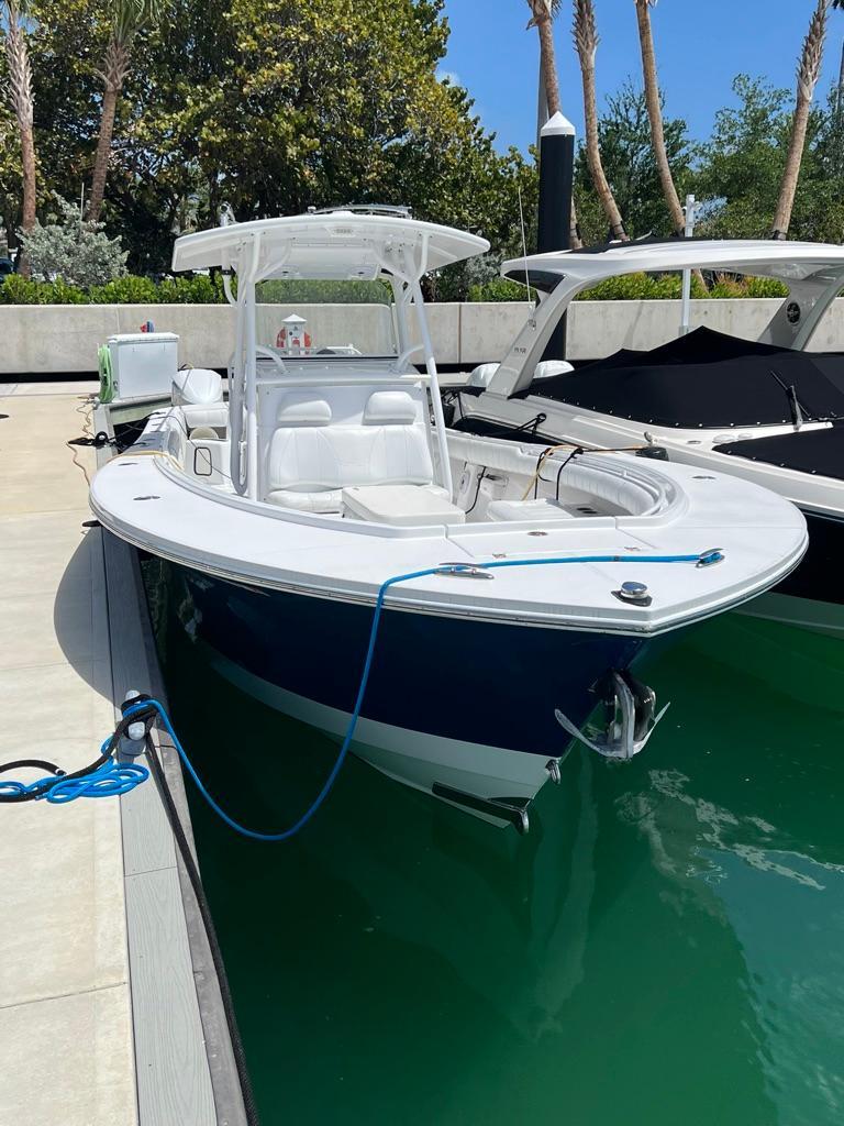 Regulator 34 Center Console