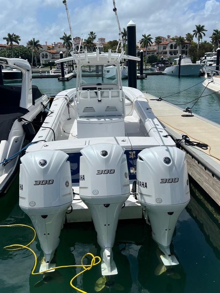 2013 Regulator 34 Center Console