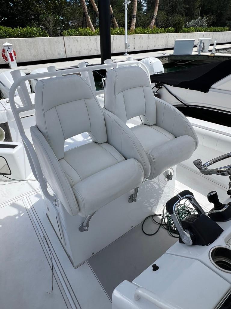 2013 Regulator 34 Center Console