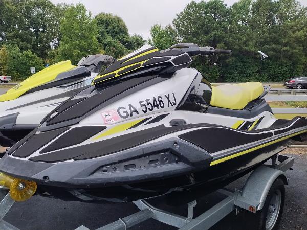 Yamaha WaveRunner VX 2021 Yamaha WaveRunner VX jet ski on trailer, black and yellow design.