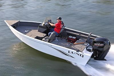 Lund 1775 Adventure SS Boat