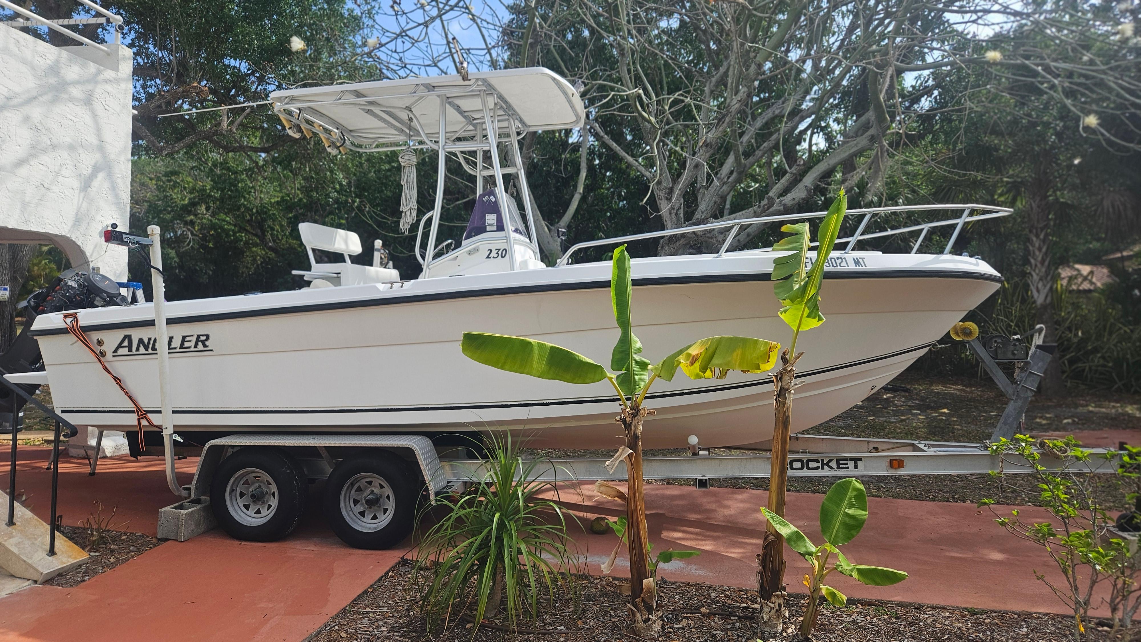 2005 Angler 23 CENTER CONSOLE