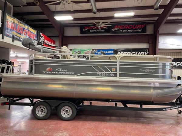 Sun Tracker Party Barge 20 DLX