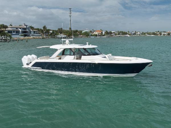 2022 Tiara Yachts 48 LS