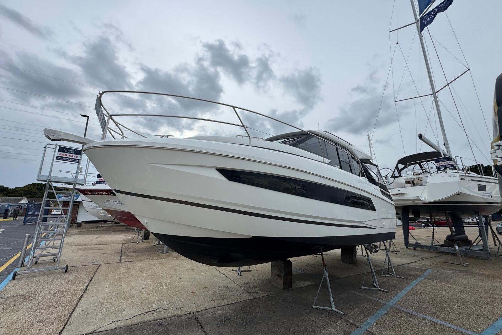 2022 Jeanneau NC 33