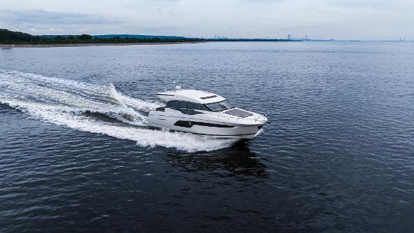 2023 Prestige 520S