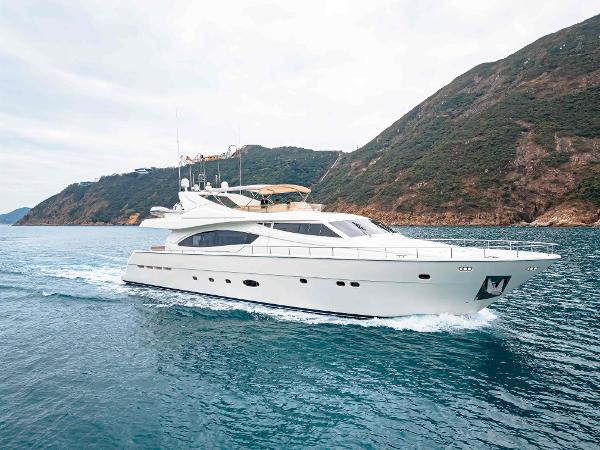 2004 Ferretti Yachts 880