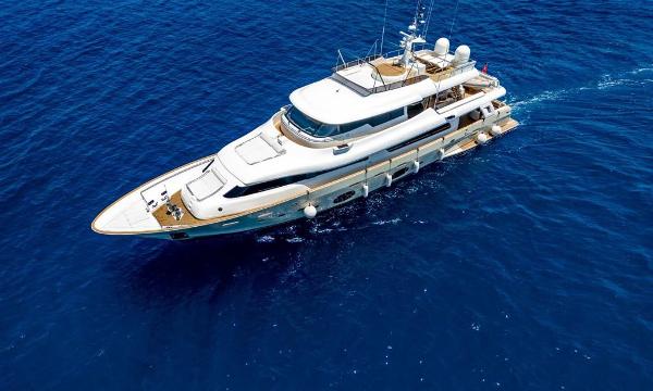 Custom Line Navetta 33