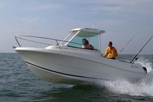 Jeanneau Merry Fisher 585 2007 Jeanneau Merry Fisher 585 boat cruising on open water.