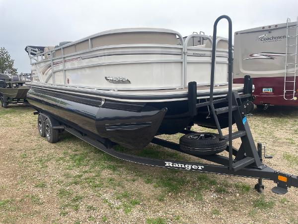 Ranger Reata 223C 2023 Ranger Reata 223C pontoon boat on a trailer in a parking lot.