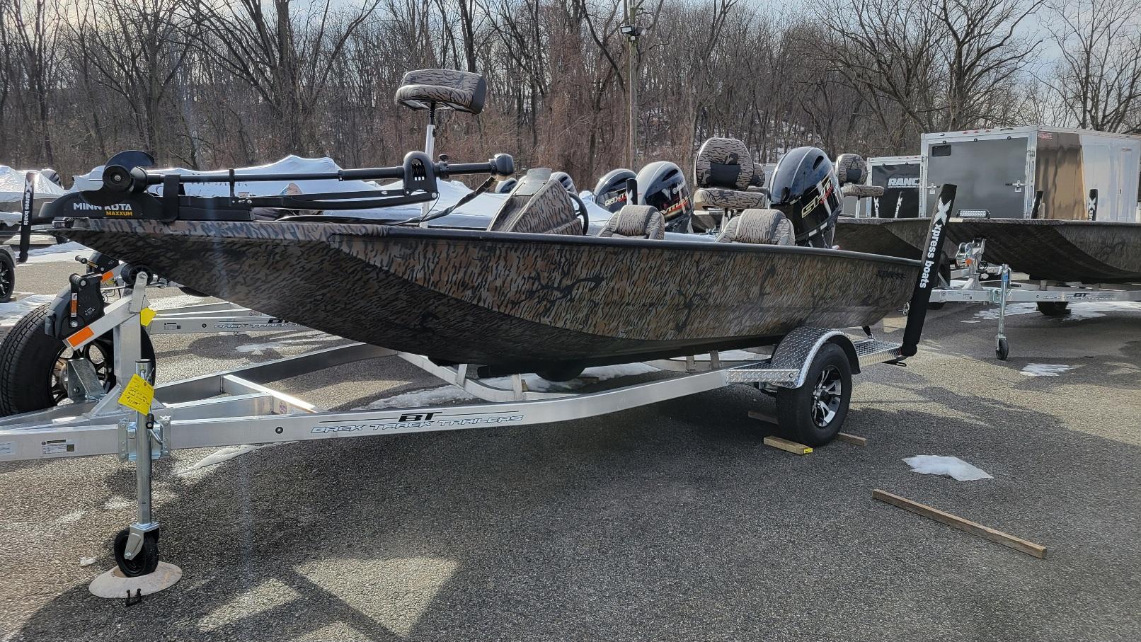 Xpress H17 Bass w/ Yamaha Vmax 90 SHO (In stock!) 2025 Xpress H17 Bass boat with Yamaha Vmax 90 SHO on trailer, parked outdoors.